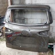 pintu bagasi Toyota Sienta