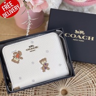 กระเป๋าสตางค์ 2พับ COACH Boxed Small Zip Around Wallet With Snowy Bears Print