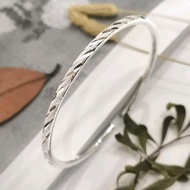 999 Solid Silver C Type Bangle. 999足银手镯。