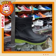 รองเท้าบูทกันน้ำ รองเท้าหุ้มข้อยาง A555 สูง 18 เซนติเมตร สีดำ พื้นสี (คละสี) กันน้ำ กันลื่น 100%