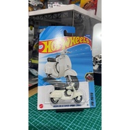 Hot Wheels Motorcycle Vespa 90 SS, Motocompo, CB750 Cafe, Honda VFR750R (RC30)