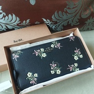 Sk Ocean กระเป๋าสตางค์ โค้ชแท้ใบยาว เอ้าเลท 7.5 นิ้ว หนังแท้ลายดอกไม้สีดำ มาใหม่