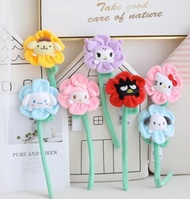 Sanrio 毛公仔 笑臉 太陽花 仿花束 裝飾 花 窗簾扣 禮物 Pochacco Kuromi Melody Hello Kitty Little Twin Star Cinnamoroll XO