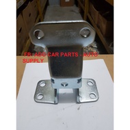 DOOR HINGE ISUZU NPR 1991 UPPER