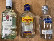 Bacardi Superior 白朗姆酒、Gordon's 琴酒、Absolut Vodka 伏特加