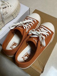 FILA全新橙色板鞋