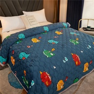 Duvet With Silk Fiber Velvet 7 Feet Size 200x230 cm Can Be Used To Cover The Bed Not Baking Hot.