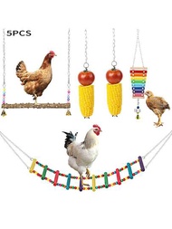 5入組雞舍玩具套裝,包括雞琴、雞鞦韆棲架、雞繩梯、雞水果/蔬菜掛食器,豐富雞隻在雞舍中的生活,娛樂小鳥和鸚鵡