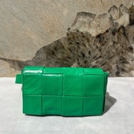 Bottega Veneta BV綠色油蠟牛皮 8格Cassette腰包