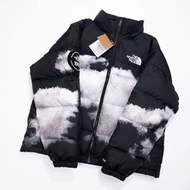 外國預訂 the north face 雲朵扎染款 1996刺繡羽絨外套