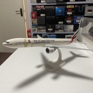 1: 200 BOEING BOEING 777-300ER Zayed Zayed Airplane Model