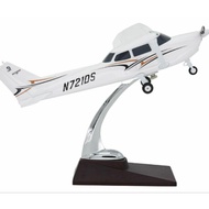 Cessna 172 Aircraft Trainer 1/32 Display model