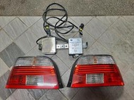 BMW E39前期車型改後期原廠HELLA紅白晶鑽尾燈！
含HELLA繼電器，及固定架！