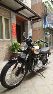 2005年 TRIUMPH T100 化油版 公司車 超低里程 可車換車 可辦理貸款 另有 CB1100 XSR900 Z900RS R9T