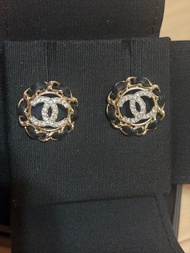 Chanel earrings 耳環 黑金皮穿鍊 (Moving sale)