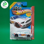 Hotwheels 13 Ford Mustang GT white