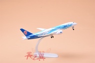 Aircraft Model With Landing Gear Voice Control Light B747-400