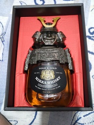 比小朋友畫花個盒Nikka Whisky Gold & Gold 武士威士忌
