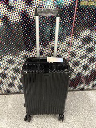 亮黑輕盈20 吋登機行李箱 20 inch luggage 55 x 35 x 22cm