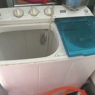 Mesin cuci kecil bekas