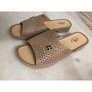 Fashion Women's Slipper /  Women's Flat / Slide / Slipper / Selipar Perempuan / Selipar Wanita .