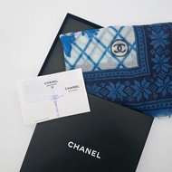 【小編實拍🔥多功能大方巾】CHANEL 藍色格紋復古愛心超大披肩絲巾｜專櫃 35,000