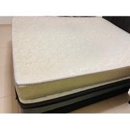 Queen size mattress 8”