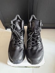 Hoka One One  gore-tex 防水行山鞋