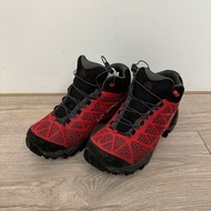 La Sportiva 登山鞋