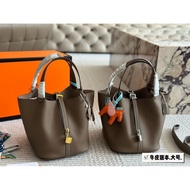HERMES HERMES HERMES First Layer Cowhide Large Portable Underarm Bucket Bag Vegetable Basket