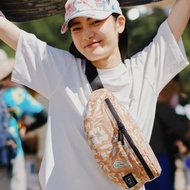 【新款預購】KIU 2026新品 防潑水花色側背腰包(10色)K84 含發票