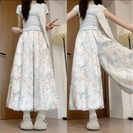 Loose-fitting wide-leg pants with floral patterns and fur fabric conceals legs well. Alibaba women's