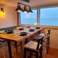 โรงแรม "Le JUGUILI" 46m2 en front de Mer - 4 personnes - animaux OK - Entièrement rénové - Haut de g