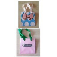 🇸🇬 (SG Seller) 3 designs of 10pcs of 15x15x15cm Gift Paper Bag