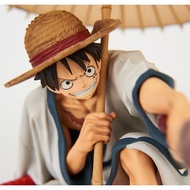 [HAYOLIFE Fashion] One Piece Luffy Figure GK Seated Holding Umbrella Top Showdown Model Car Decoration One Piece