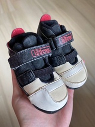 First Leborn James basketball shoes