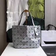 Issey Miyake Issey Miyake 2023 Rock Bag 7 * 10 Shoulder Bag Diamond Large Capacity Life Handbag Tote