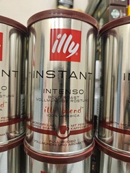 $100／2樽， illy 深焙即溶咖啡粉(Intenso)。 
規格： 95克瓶裝。
烘焙度： 深烘焙(Intenso)。
特色： 100% 阿拉比卡咖啡豆，結合微研磨技術，帶有可可和乾果的濃郁香氣