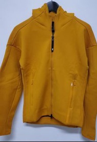adidas-W ZNE FZ 女生全新正品橘黃色夾克外套，修身、略帶彈力的連帽衫，尺寸S