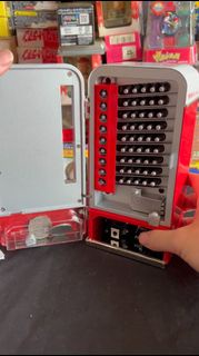 coca cola 1994年 可口可樂 自動售賣機 可發聲自動販賣機存錢罐 金屬存錢罐 可口可樂周邊擺件 成色如圖，功