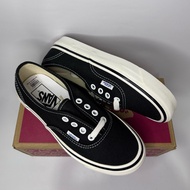 ANAHEIM 44DX BLACK & WHITE ( 6 women’s only )