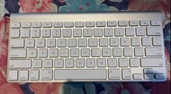 Apple A1314 藍牙鍵盤。第一代電池版本。