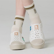 moz瑞典駝鹿 雙色洞洞餅乾水鞋 (奶蓋牛奶燕麥) 防潑水-附鞋扣