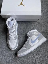 【💖冰藍煙灰】Air Jordan 1 Mid「Wolf Grey」小Dior 女款波鞋