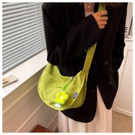 【With Flower pendant】Large capacity commuting bag ins niche bag retro dumpling bag female crossbody bag solid color versatile girl canvas bag