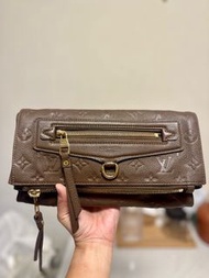 LV 啡色Monogram壓紋牛皮手拿包 Louis Vuitton clutch bag