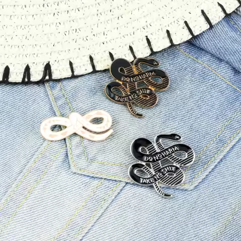 3 Style Dangerous Snakes Enamel Brooches Cartoon Animals Sticking Out Tongue Pins Vintage Badges Bag