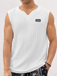 Manfinity VCAY 男款針織休閒薄款透氣海灘度假夏季紋理V領字母圖案白色背心沙灘服