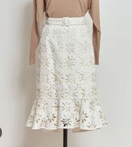 日本品牌Noela米白色刺繡半截裙