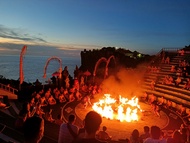 Sunset di Pura Uluwatu dan Kecak Fire Dance